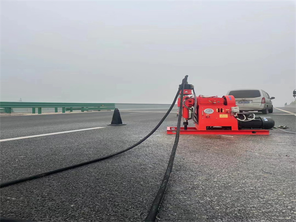 乌海马路路基路面开裂下沉注浆加固灌浆